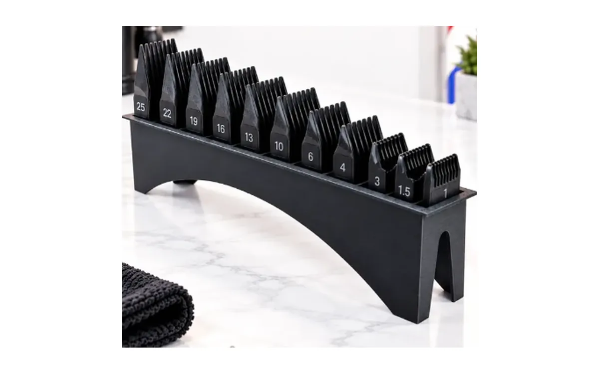 Suporte com os pentes da máquina de corte organizados por número, impresso em 3D pela Vektor